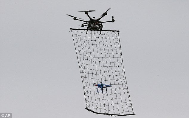 Drone countermesure with net.jpg